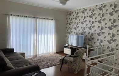 Imagem: A casa possui 2 Dormitórios, 1 Banheiro, 2 Vagas na garagem