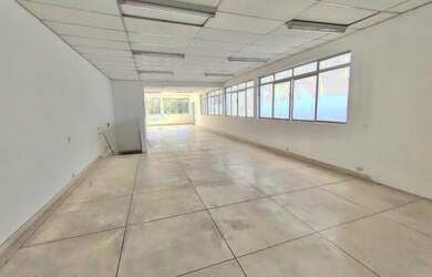 Imagem: O depósito possui 600m² de Área e está localizado em Jardim