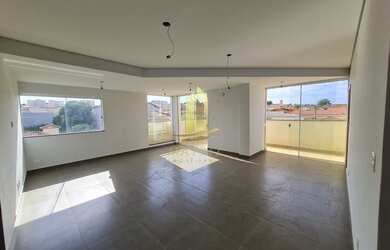 Imagem: O apartamento possui 3 Dormitórios, 2 Banheiros, 2 Vagas na