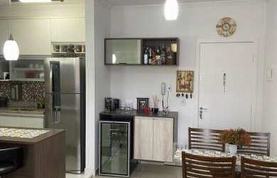 Imagem: O apartamento possui 2 Dormitórios, 1 Banheiro, 1 Vaga na garagem