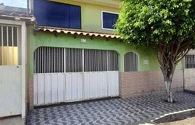 Imagem: A casa possui 4 Dormitórios, 2 Banheiros, 150m² de Área e