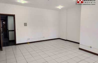 Imagem: O depósito possui 1 Vaga na garagem, 34m² de Área e está