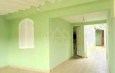 Imagem: A casa possui 2 Dormitórios, 2 Banheiros, 2 Vagas na garagem