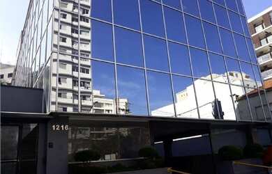 Imagem: O depósito possui 5 Vagas na garagem, 2.200m² de Área e