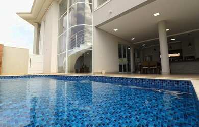 Imagem: A casa em condomínio possui 3 Dormitórios, 5 Banheiros, 4