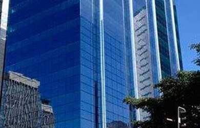 Imagem: O depósito possui 5 Vagas na garagem, 492m² de Área e está