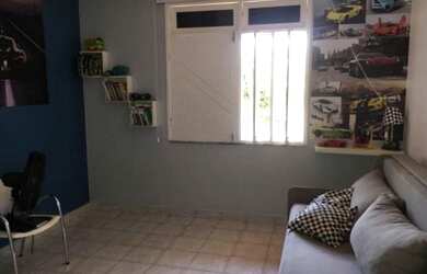 Imagem: A casa possui 3 Dormitórios, 1 Banheiro, 2 Vagas na garagem