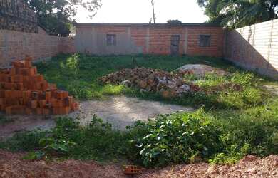 Imagem: O terreno possui 600m² de Área, Piscina e está localizado