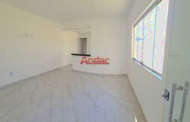 Imagem: A casa possui 2 Dormitórios, 1 Banheiro, 2 Vagas na garagem