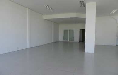 Imagem 3: Loja Comercial. 330m² de Áreae4 Vagas na garagem