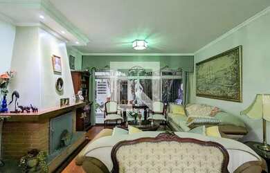 Imagem: A casa para alugar possui 3 Dormitórios, 4 Banheiros, 5 Vagas