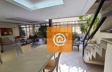 Imagem: A casa em condomínio possui 4 Dormitórios, 5 Banheiros, 4