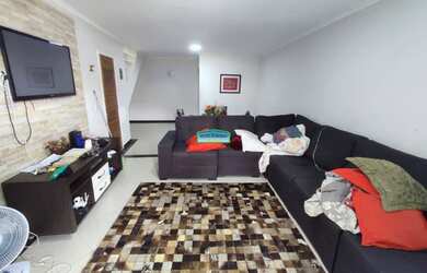 Imagem: A casa possui 3 Dormitórios, 3 Banheiros, 2 Vagas na garagem