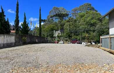Imagem: O terreno possui 601m² de Área e está localizado em Gramado
