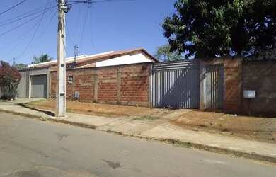 Imagem: A casa à venda possui 190m² de Área e está localizado em