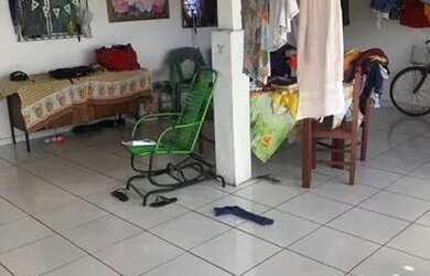 Imagem: A casa possui 2 Dormitórios, 1 Banheiro e está localizado