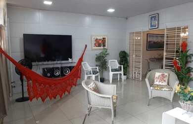 Imagem: A casa possui 3 Dormitórios, 2 Banheiros, 137m² de Área e