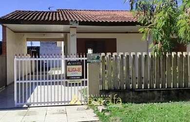 Imagem: A casa possui 3 Dormitórios, 2 Banheiros, 5 Vagas na garagem