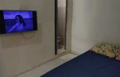 Imagem: A casa possui 1 Dormitório, 1 Banheiro, 1 Vaga na garagem