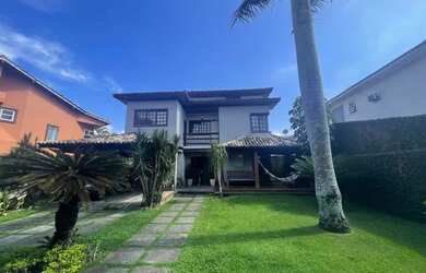 Imagem: A casa em condomínio possui 5 Dormitórios, 5 Banheiros, 2