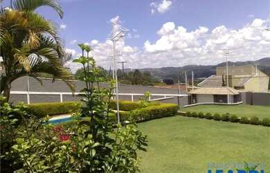 Imagem: A casa possui 2 Dormitórios, 2 Banheiros, 5 Vagas na garagem