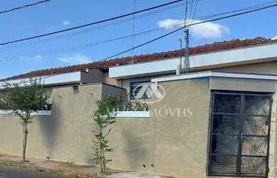 Imagem: A casa possui 3 Dormitórios, 3 Banheiros, 1 Vaga na garagem