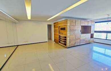 Imagem: O apartamento possui 4 Dormitórios, 2 Banheiros, 3 Vagas na