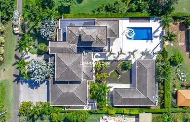 Imagem: A casa em condomínio possui 5 Dormitórios, 5 Banheiros, 5