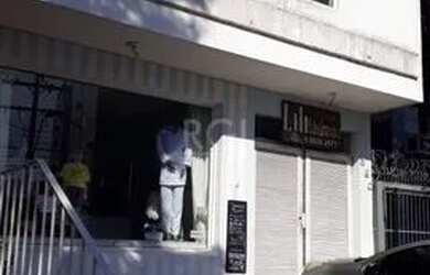 Imagem: A casa possui 4 Dormitórios, 5 Banheiros, 3 Vagas na garagem