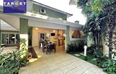 Imagem: A casa em condomínio possui 4 Dormitórios, 5 Banheiros, 5