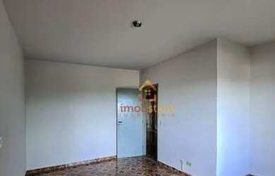 Imagem: A casa possui 3 Dormitórios, 1 Banheiro, 1 Vaga na garagem