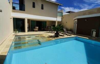 Imagem: A casa possui 5 Dormitórios, 5 Banheiros, 4 Vagas na garagem