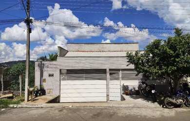Imagem: A casa possui 5 Dormitórios, 2 Banheiros, 3 Vagas na garagem