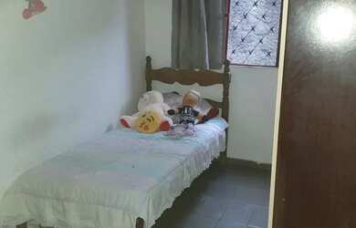 Imagem: A casa possui 3 Dormitórios, 2 Banheiros, 1 Vaga na garagem