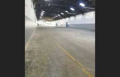 Imagem: O depósito possui 5 Vagas na garagem, 2.700m² de Área e