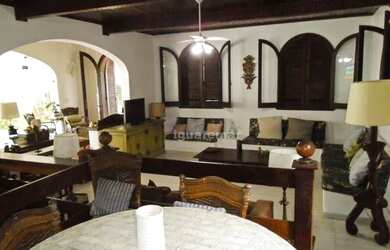 Imagem: A casa possui 5 Dormitórios, 5 Banheiros, 5 Vagas na garagem