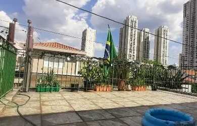 Imagem: A casa possui 3 Dormitórios, 4 Banheiros, 2 Vagas na garagem