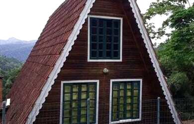 Imagem: A casa possui 4 Dormitórios, 4 Banheiros, 1 Vaga na garagem