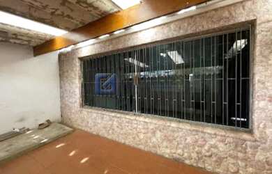 Imagem: A casa possui 2 Banheiros, 3 Vagas na garagem, 250m² de Área