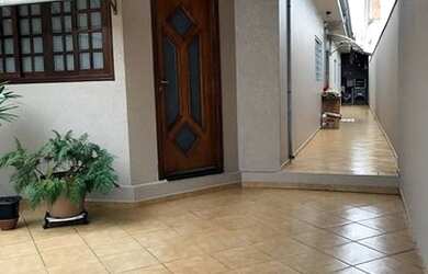 Imagem: A casa possui 2 Dormitórios, 2 Banheiros, 1 Vaga na garagem