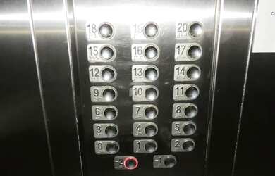 Imagem: O apartamento possui 1 Dormitório, 1 Banheiro, 1 Vaga na garagem