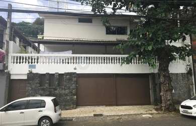 Imagem: A casa possui 3 Dormitórios, 2 Banheiros, 246m² de Área e