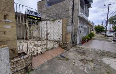Imagem: A casa possui 3 Dormitórios, 2 Banheiros, 1 Vaga na garagem