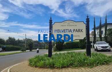 Imagem: A casa possui 4 Dormitórios, 5 Banheiros, 5 Vagas na garagem