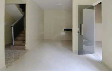 Imagem: A casa possui 3 Dormitórios, 2 Banheiros, 2 Vagas na garagem