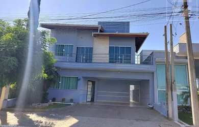 Imagem: A casa em condomínio possui 3 Dormitórios, 4 Banheiros, 4