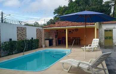 Imagem: A casa possui 3 Dormitórios, 2 Banheiros, 5 Vagas na garagem