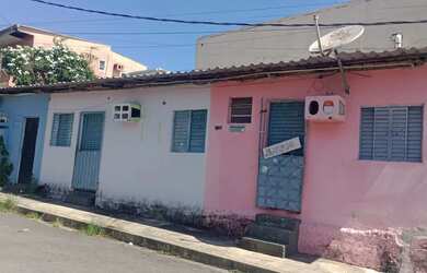Imagem: A casa possui 2 Dormitórios, 1 Banheiro e está localizado