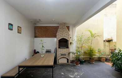 Imagem: A casa possui 3 Dormitórios, 2 Banheiros, 1 Vaga na garagem