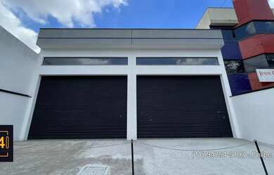 Imagem: O depósito possui 5 Vagas na garagem e 500m² de Área e está